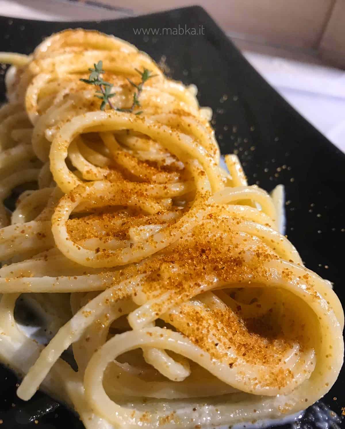 Spaghetti con bottarga e crema d’aglio senza lattosio