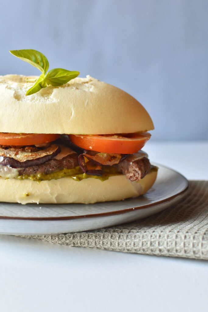 HAMBURGER CON PESTO E MELANZANE