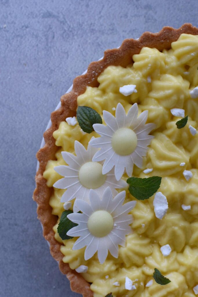 decorazione crostata moderna crema e mirtilli